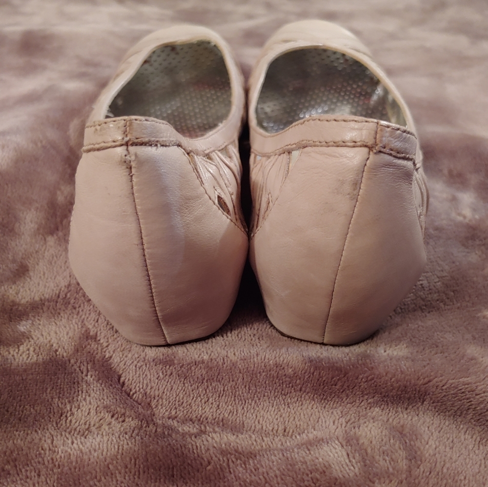 Donated REPORT cream eyelet cut out ballet flats - Picture 6 of 7